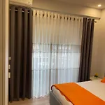 Jetmira's Cozy Haven דירה
